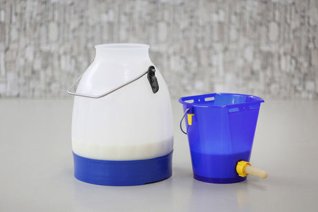 Productos cubo para terneros plástico aplanado desnudo azul transparente