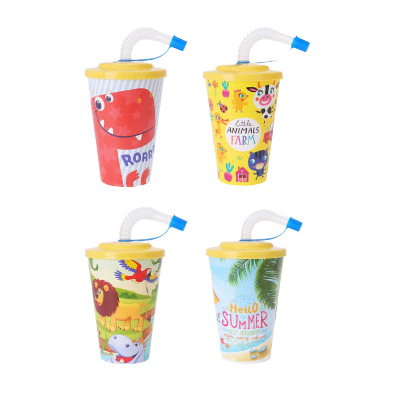 Taza infantil con pajita.