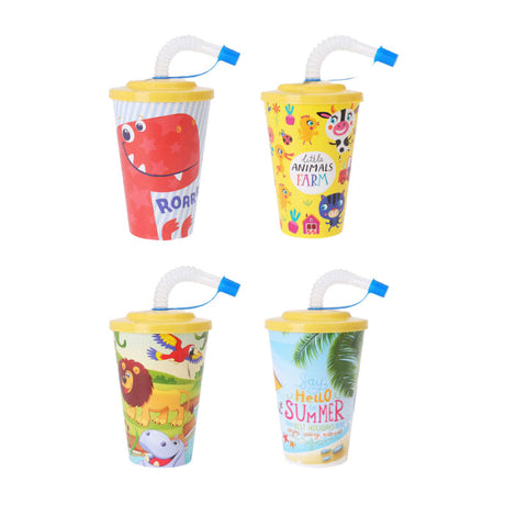 Taza infantil con pajita.