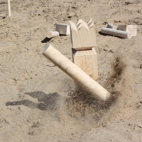 Tactic Kubb – Juego de atrapar y lanzar – Juego de lanzar original sueco en una práctica caja portátil – Madera de pino sostenible