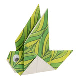 Grupo de manualidades creativas pájaros plegables de origami.