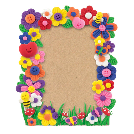 Grupo de manualidades creativas crea tu propio marco de fotos de flores.