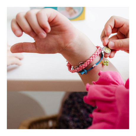 Totum Pretty Pony - Set de manualidades para hacer joyas de caballos - Haz pulseras con dijes de herradura y caballo - Set de manualidades creativas para niñas - Consejo de regalo