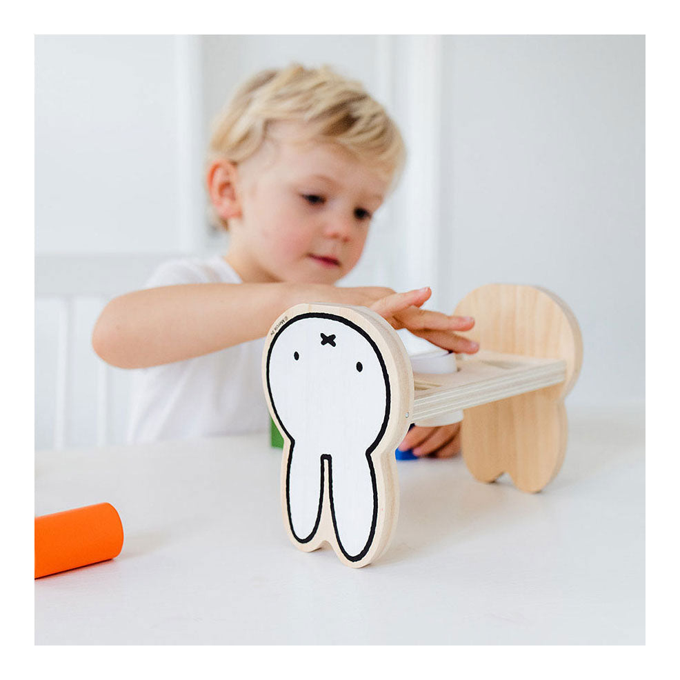 Bambolino juguetes Miffy banco martillo madera