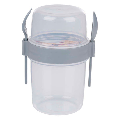 Vaso para guardar alimentos con cubiertos.