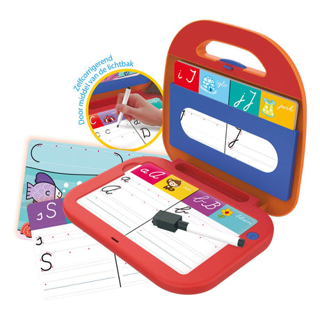 Aprendo un juego educativo de escritura jumbo.