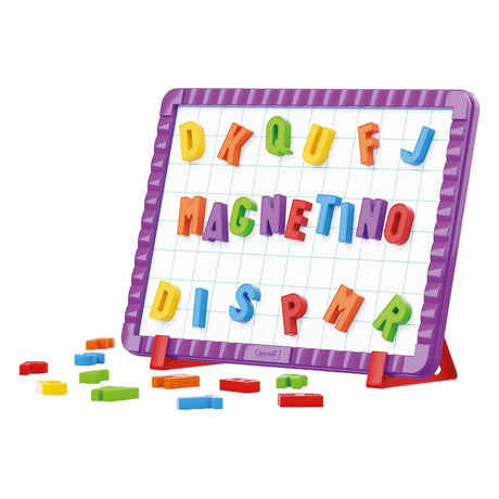 Juguetes educativos de pizarra magnética Quercetti con letras magnéticas multicolores.