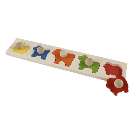Primi passi - canalón para animales con tableros de madera con tachuelas