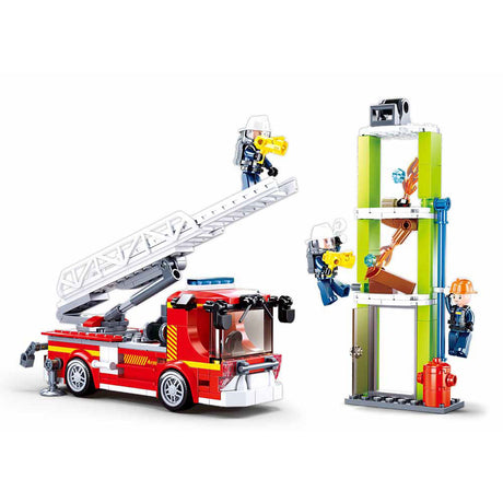 Ejercicio con camión escalera de los bomberos de Sluban
