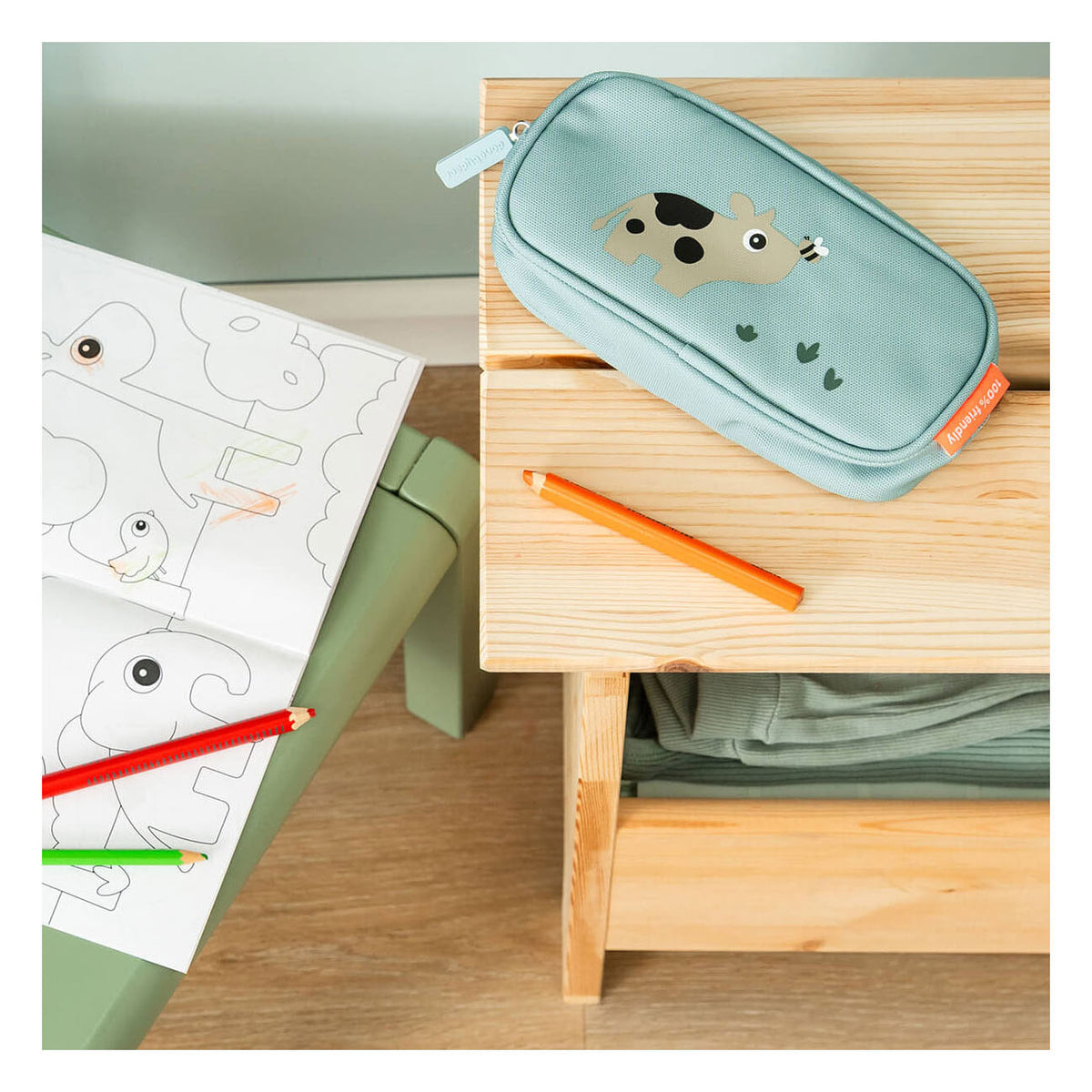 Done by deer etui tiny farm - blauw
