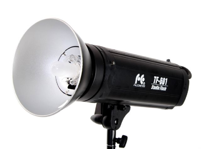 Flash de estudio Falcon Eyes TF-601 digital