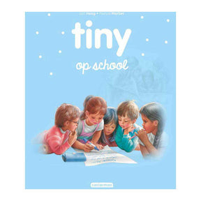 Editorial estándar pequeña en la escuela.