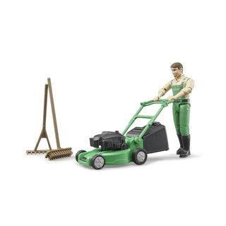 Figura de jardinero Bruder con cortacésped.