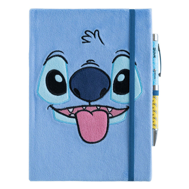Puntada de cuaderno con bolígrafo