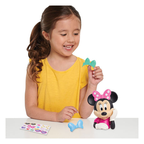 Simplemente juega con la deslumbrante figura de vestir de Minnie Bow.