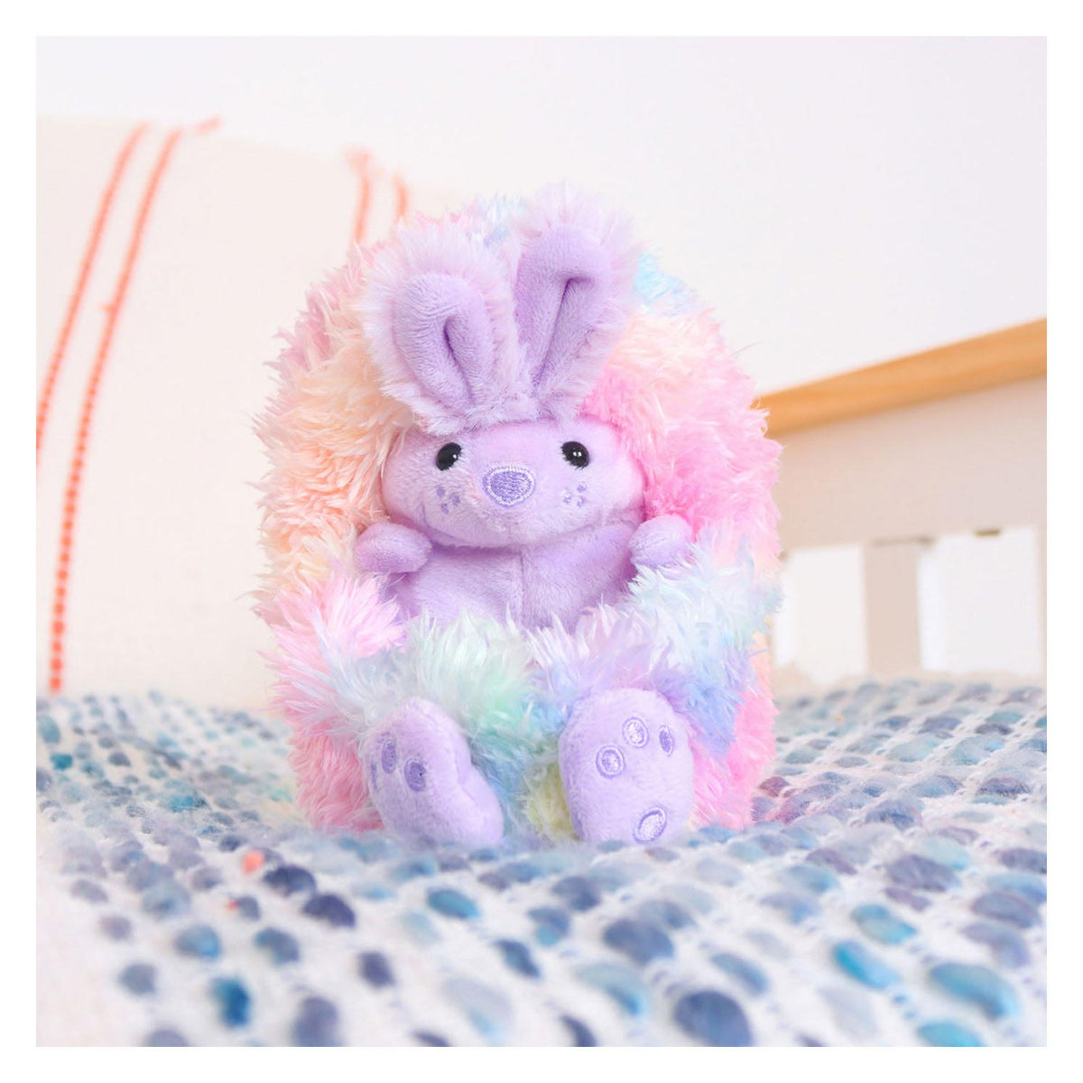 Curlimals bo the Rainbow Bunny Interactive abrazo