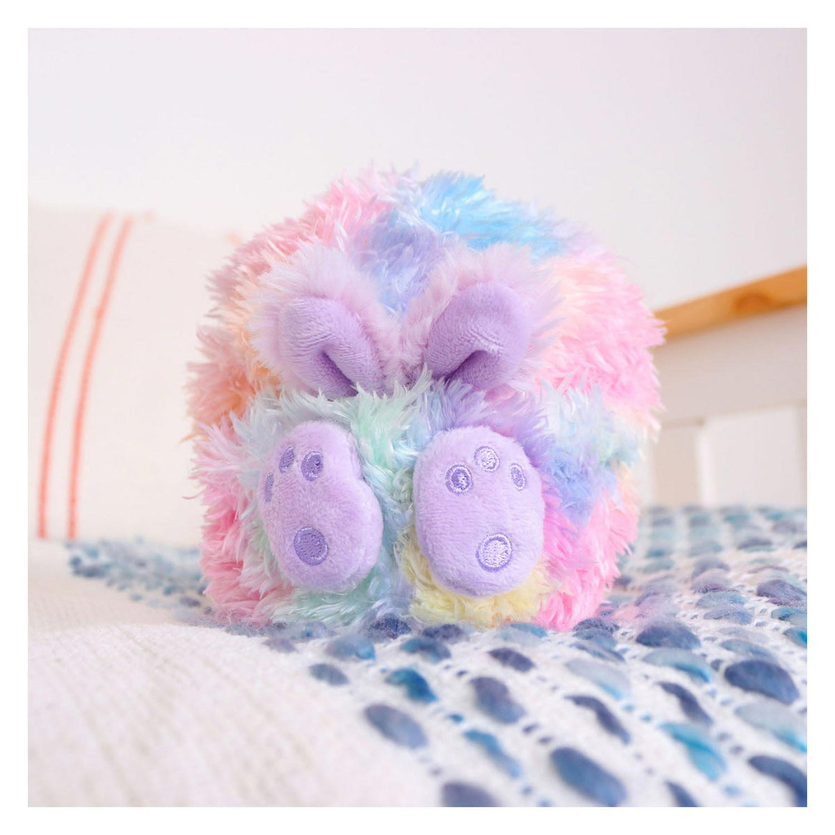 Curlimals bo the Rainbow Bunny Interactive abrazo