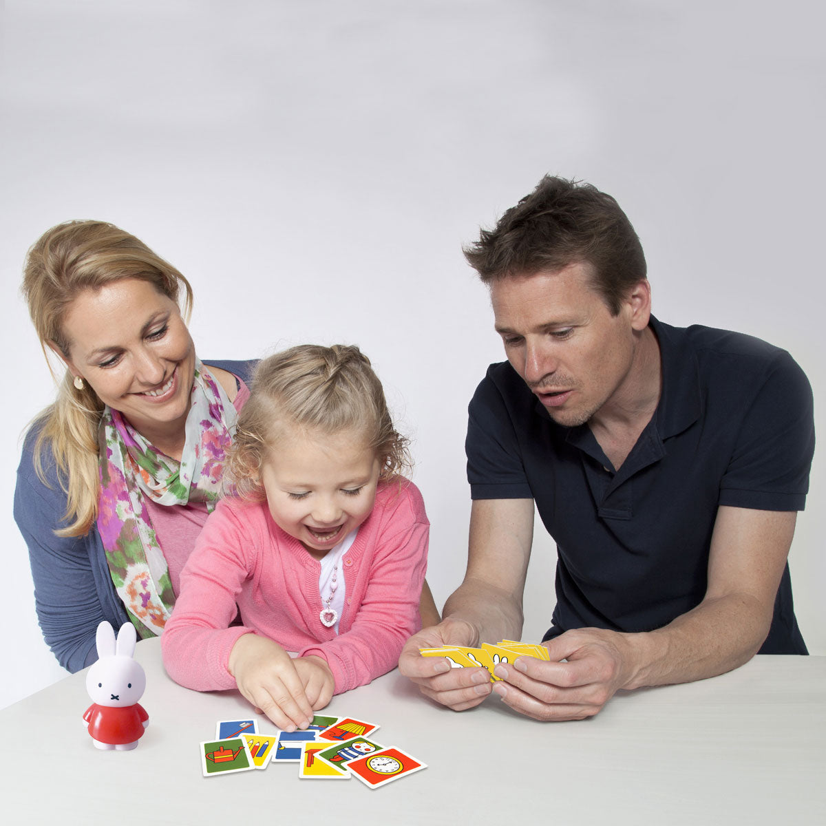 Juegos de identidad Miffy al escondite