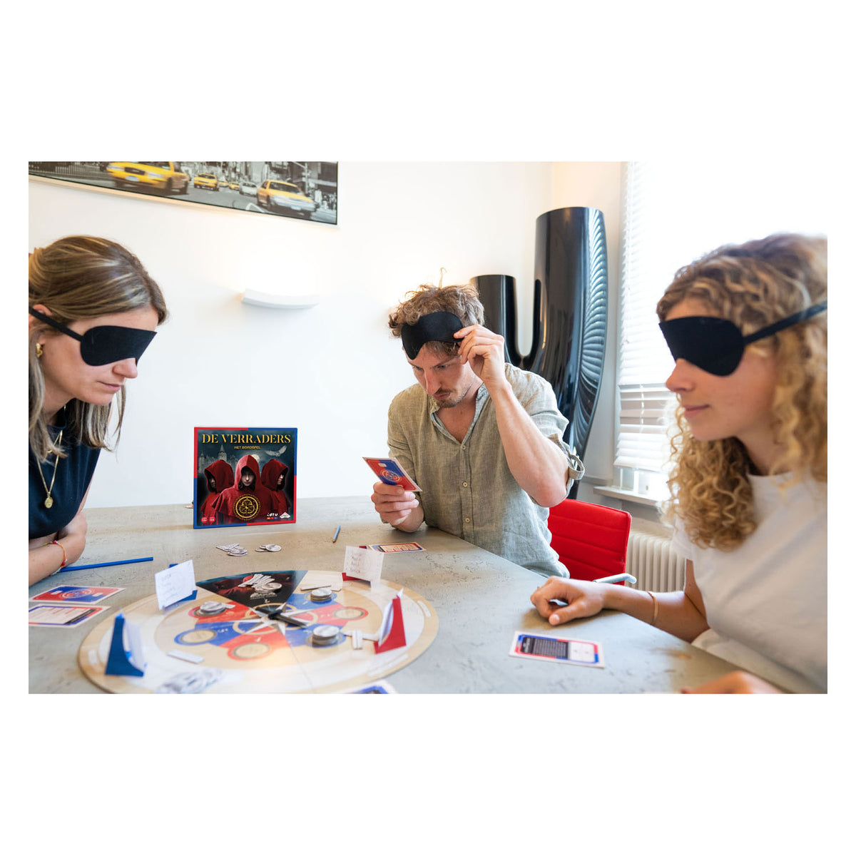 Juegos de identidad los traidores el juego de mesa, basado en el programa de televisión, juega como un traidor o un aliado