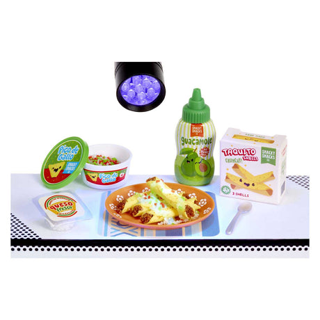 Miniverse make it mini food: cena serie 4 - set de manualidades - hacer miniaturas - snacks y bebidas - incluyendo mesa