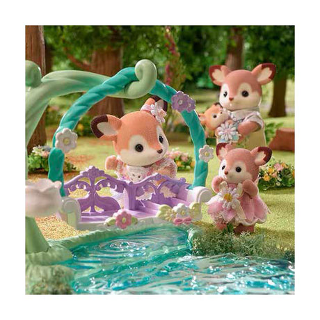 Sylvanian Families 5801 Ciervo bebé - Columpio de flores - 3 figuras de juego suaves y aterciopeladas
