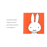 Casa central del libro Miffy junto al mar