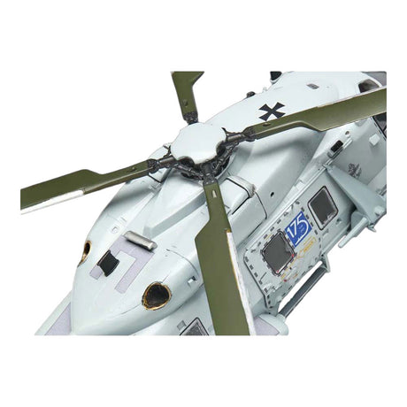 Maqueta Revell - nh90 nfh azul marino 1:72 - 159 piezas.