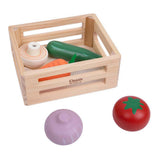 Cajón de madera del mundo clásico con verduras.
