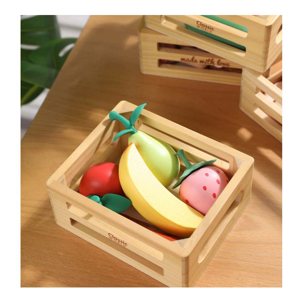 Cajón de madera del mundo clásico con fruta.
