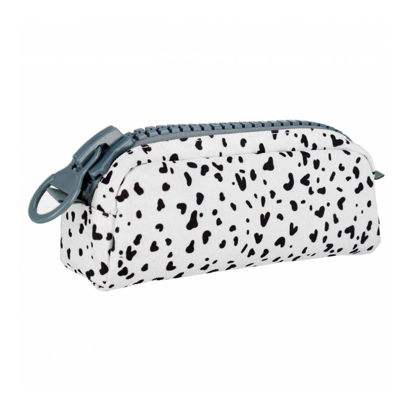 Estuche con lunares negros.