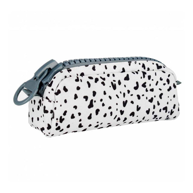 Estuche con lunares negros.