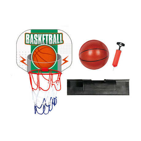 Tablero de baloncesto con pelota.