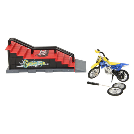 Patineta de dedo con pista de acrobacias.