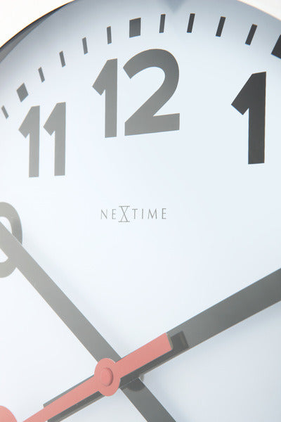 Estación Nexttime – Reloj de pared Reloj de mesa – 19 cm – Aluminio cepillado – Blanco