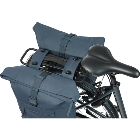 Albahaca b.v. bolsa doble para bicicleta basil brooklyn mik 41l 14 x 30 x 37 cm - azul