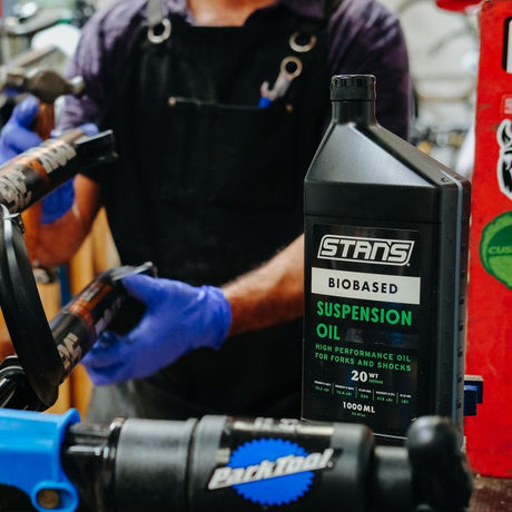 Aceite de suspensión de base biológica Stans Stan's - 10wt - 1l