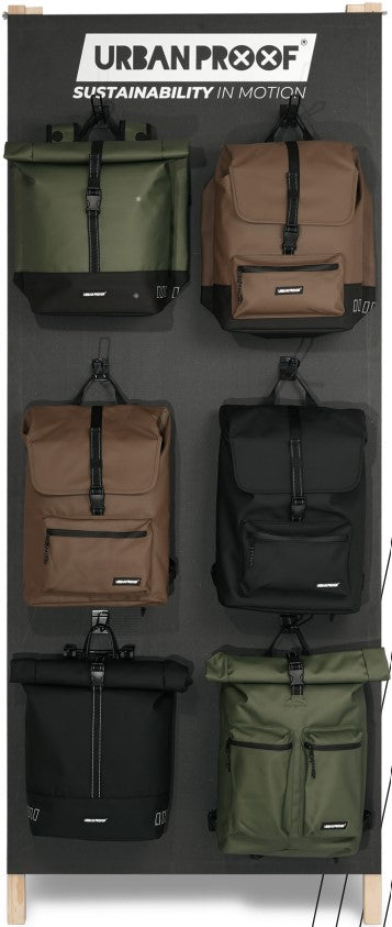 Urbanproof bolsas para bicicletas recicladas con expositor urbano
