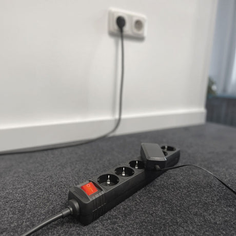 Regleta Act con interruptor luminoso, 6 tomas, 3 m, negro ac2465