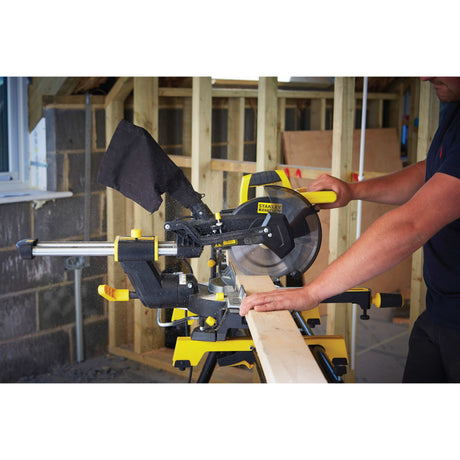 Sierra tronzadora e ingletadora Stanley 1500w 216mm con mesa de sierra (amarillo negro)