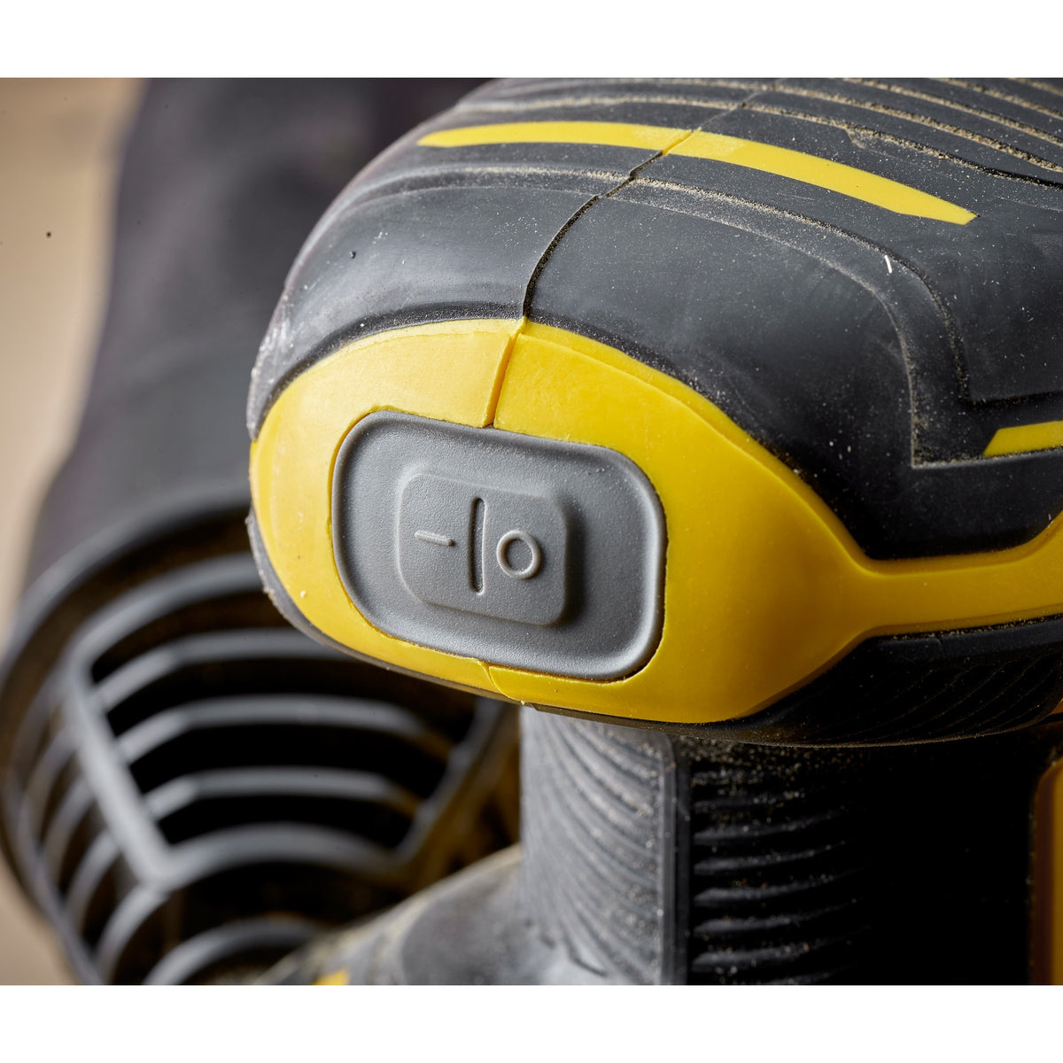 Lijadora excéntrica Stanley fatmax v20 18v (amarillo negro, bolsa blanda, batería (2.0ah) y cargador (2a) incluidos)