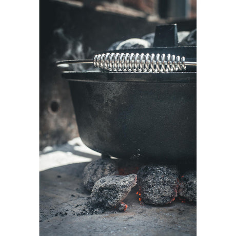 Olla para cocinar The Windmill Dutch Oven de 4,5 cuartos (negra, ø 25,5 cm | 3,8 litros)