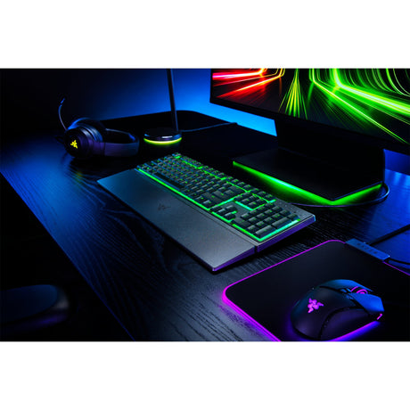 Razer Ornata V3 x Teclado para juegos RGB de perfil bajo (negro, diseño de EE. UU. (QWERTY), membrana, 100%)