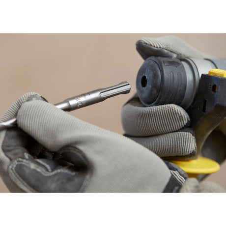 Stanley Fatmax V20 Kit combinado de taladro percutor inalámbrico sin escobillas de 18 V (amarillo negro, SDS+, 2 baterías y cargador incluidos, con estuche)