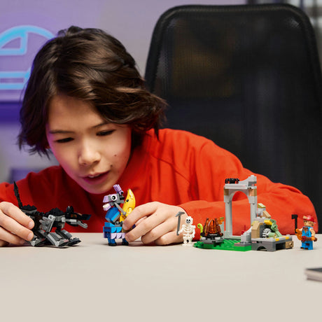 Lego® Fortnite® Campamento de Peely y Bujías - 77075