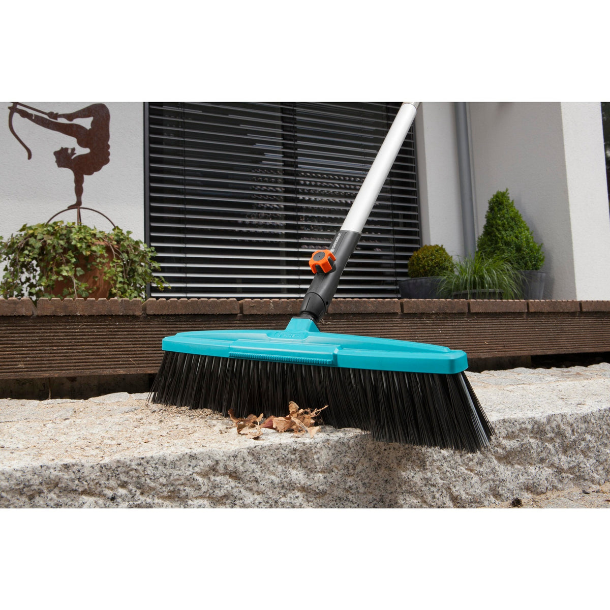 Escoba de calle Gardena combisystem con raspador (negro turquesa, 3622-20)
