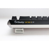 Teclado mecánico Ducky one 3 classic sf rgb (negro, diseño estadounidense (qwerty), marrón cereza mx, 65%, leds rgb, pbt de doble disparo, intercambiable en caliente, mecánica quack)