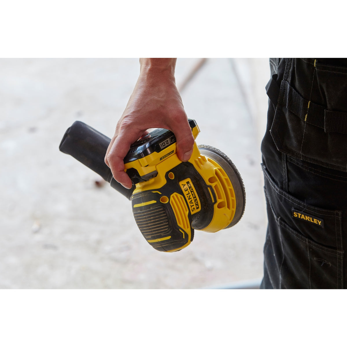 Lijadora excéntrica Stanley fatmax v20 18v (amarillo negro, bolsa blanda, batería (2.0ah) y cargador (2a) incluidos)