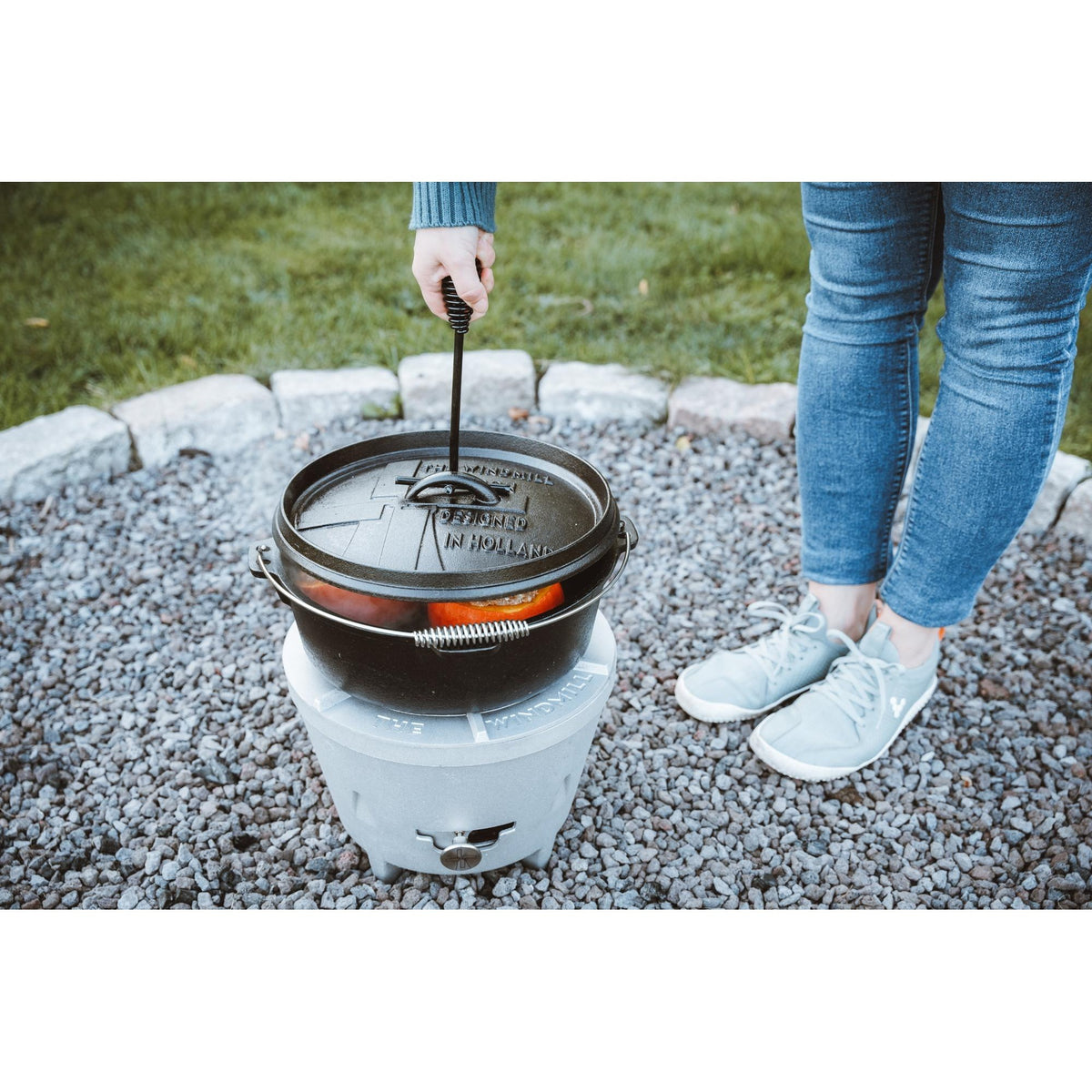 Los cubiertos para parrilla del levantador de tapa del molino de viento (negro)