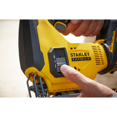 Sierra de calar a bateria stanley sfmcs600m2k fatmax® v20 18v 4.0ah en estuche