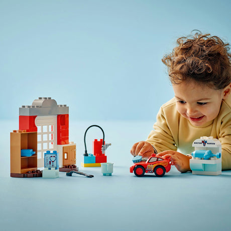 Lego Duplo Disney y Pixar Cars McQueens visita al Docs Garage - 10456